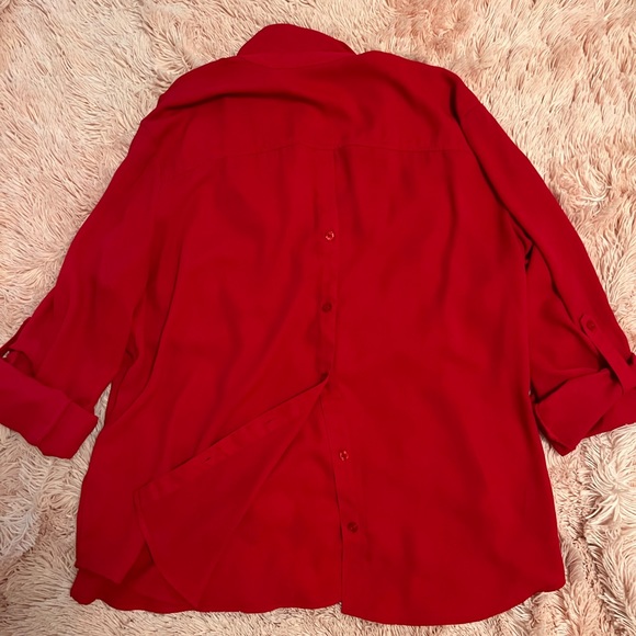 Hot pink polyester top. Buttons down back - Picture 2 of 2